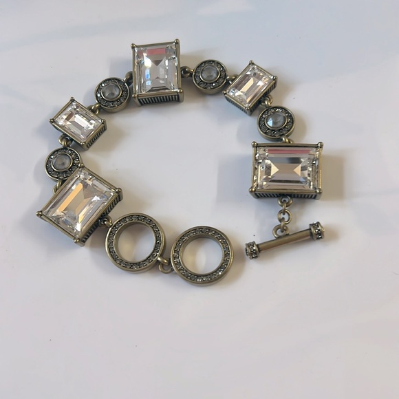 Heidi Daus beautiful crystal toggle bracelet - Picture 2 of 5